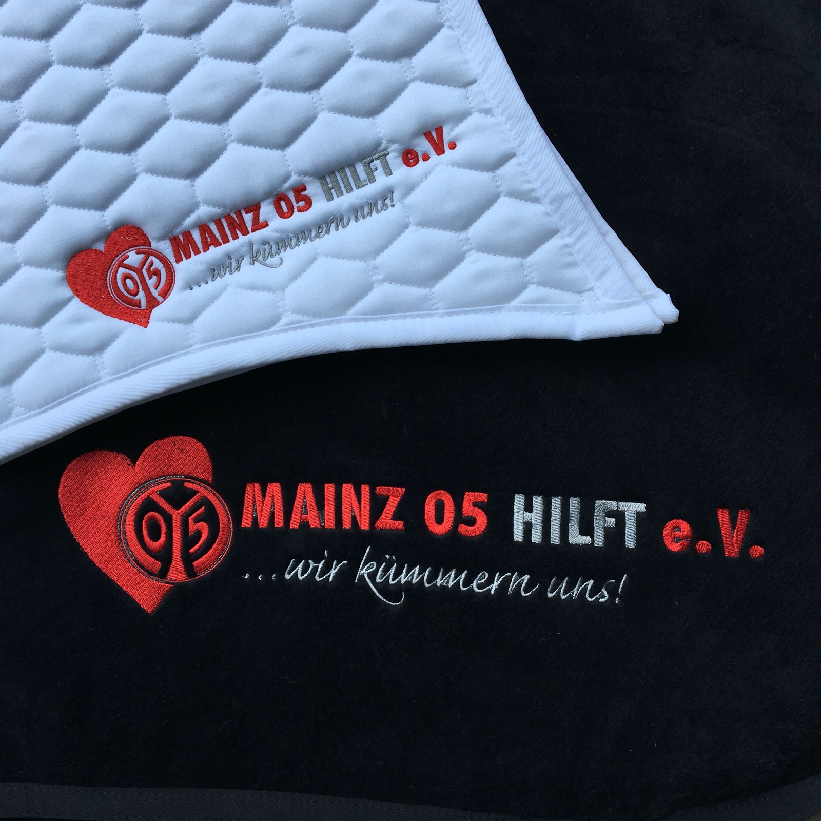 Mainz 05 Hilft e.V. - ABCD-Stickerei